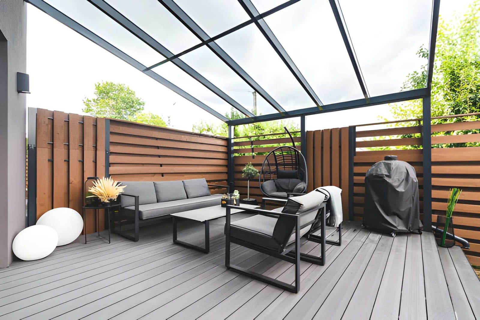 Residential deck construction and outdoor living space